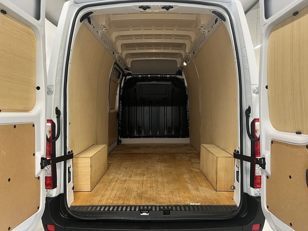 2024 Renault Master High Roof Panel Van - Image 2