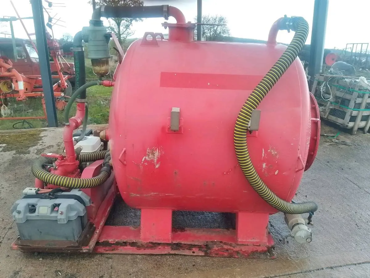 Mobile vacuum tank - Image 1