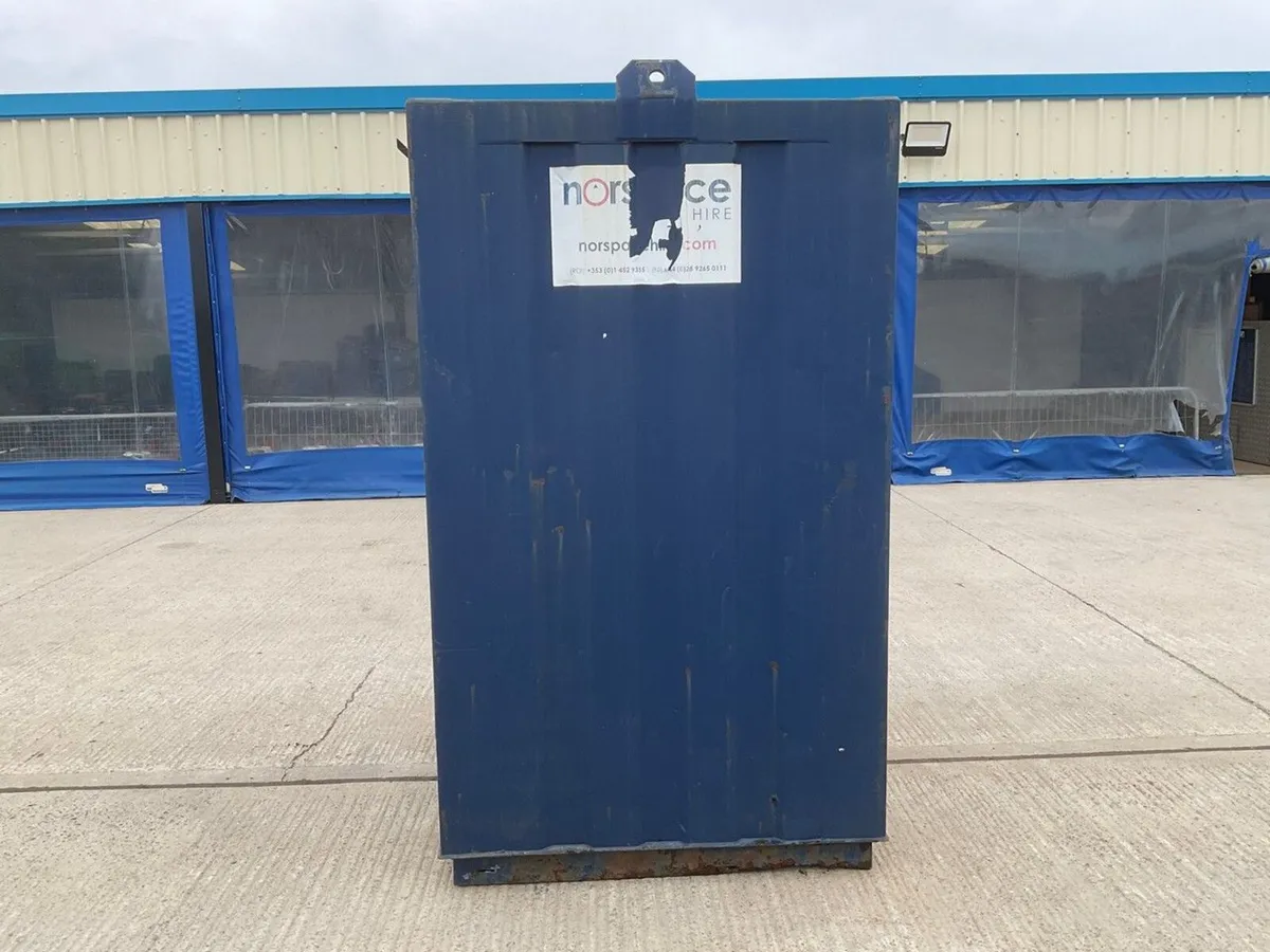 APPROX. 4ft x 4ft ANTI VANDAL MAINS SITE TOILET - Image 4