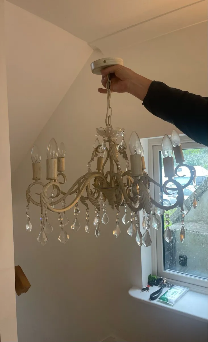 Eight armed chandelier. - Image 1