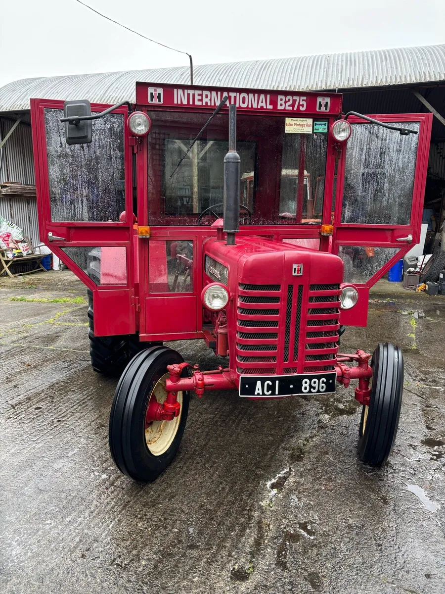Vintage Tractor - International B275 - Image 4