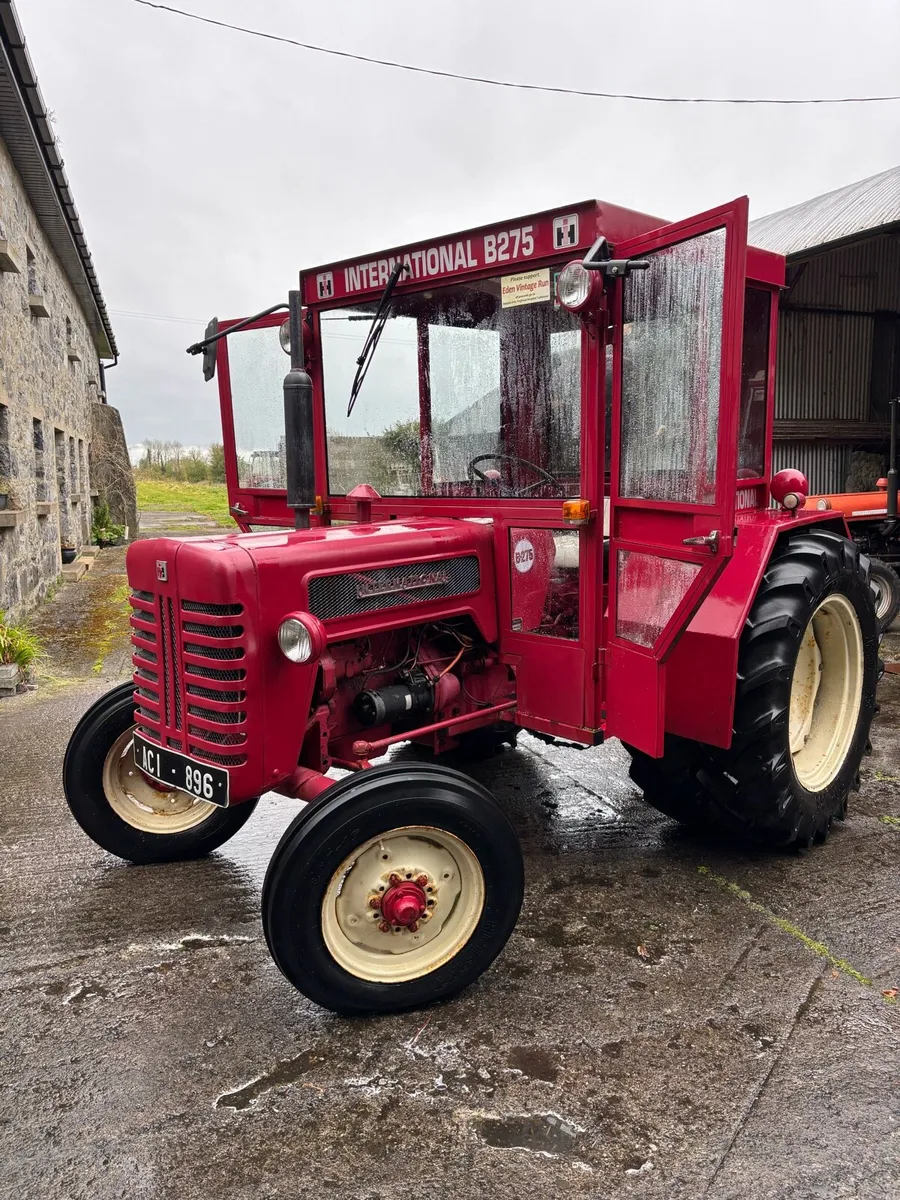 Vintage Tractor - International B275 - Image 3