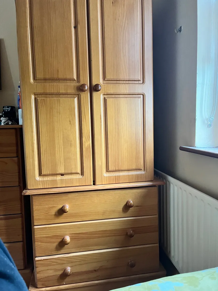 Pine wardrobe and drawers - Image 3