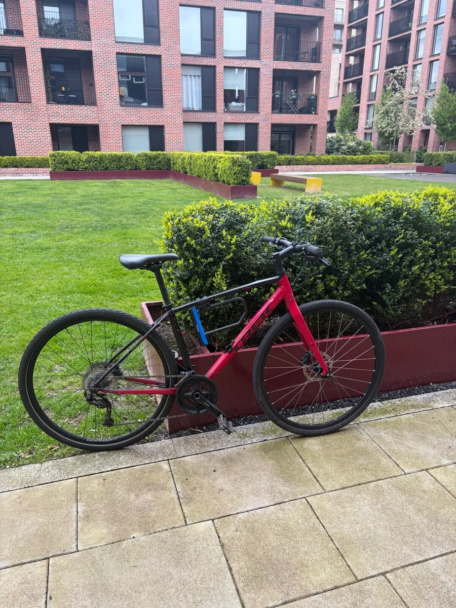 Trek Commuter Bike - Excellent Condition. - Image 1