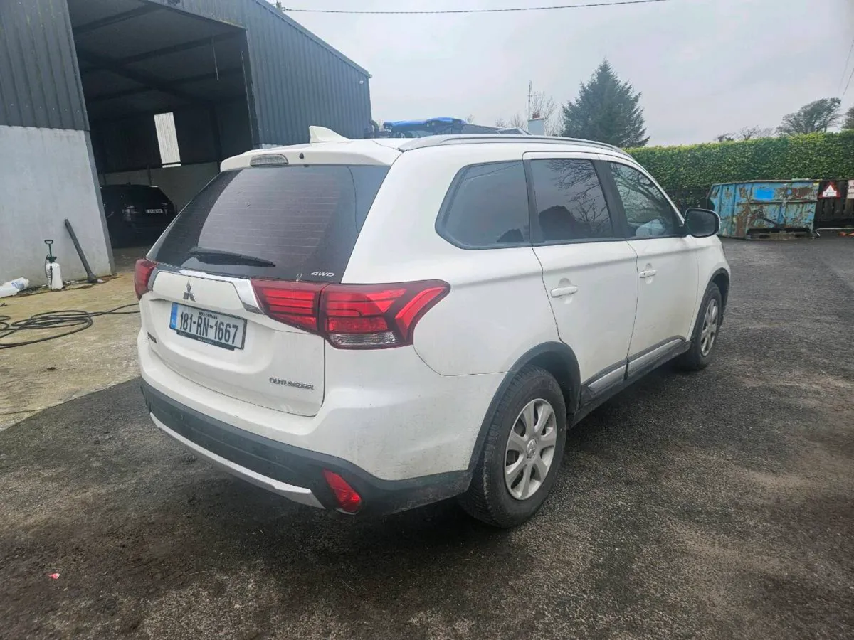 Mitsubishi outlander commercial - Image 4