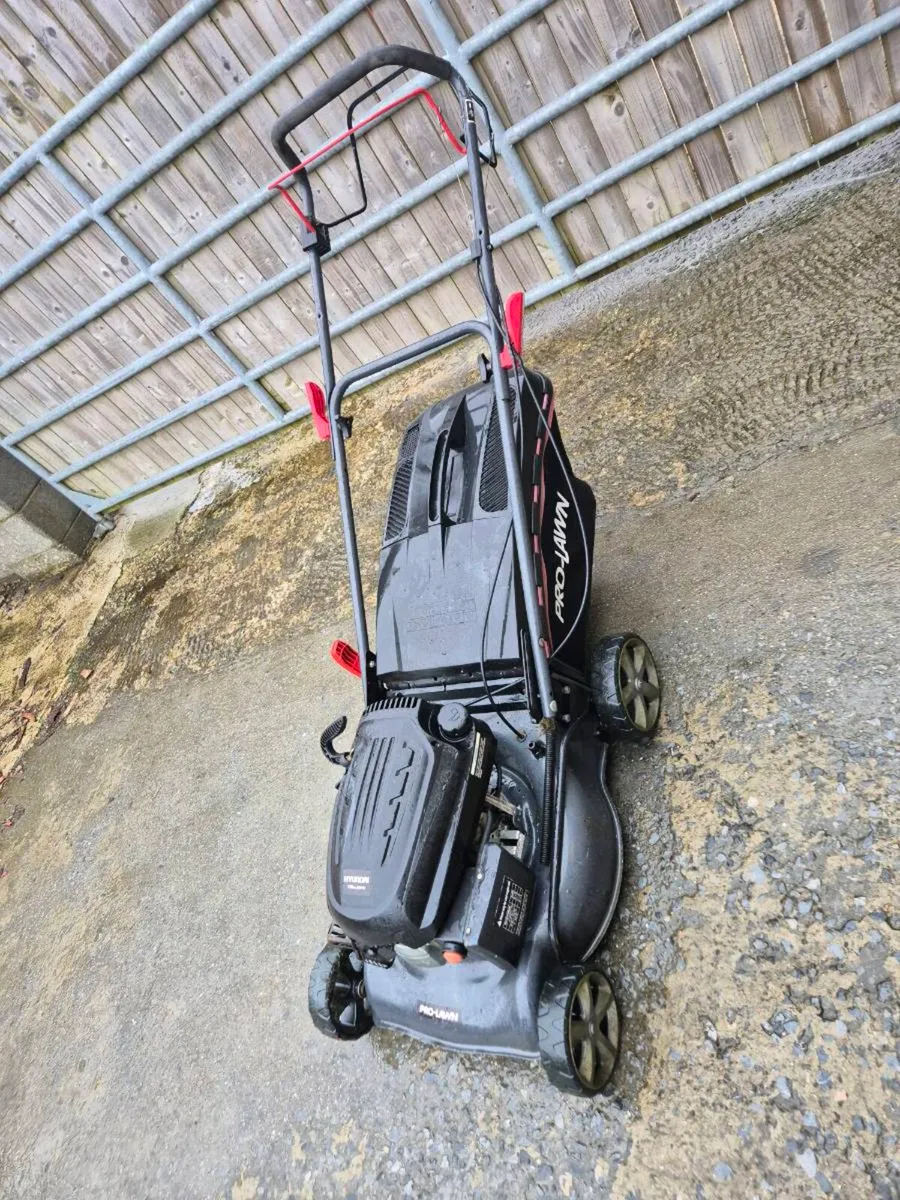 Hyundal self Drive lawnmower - Image 4