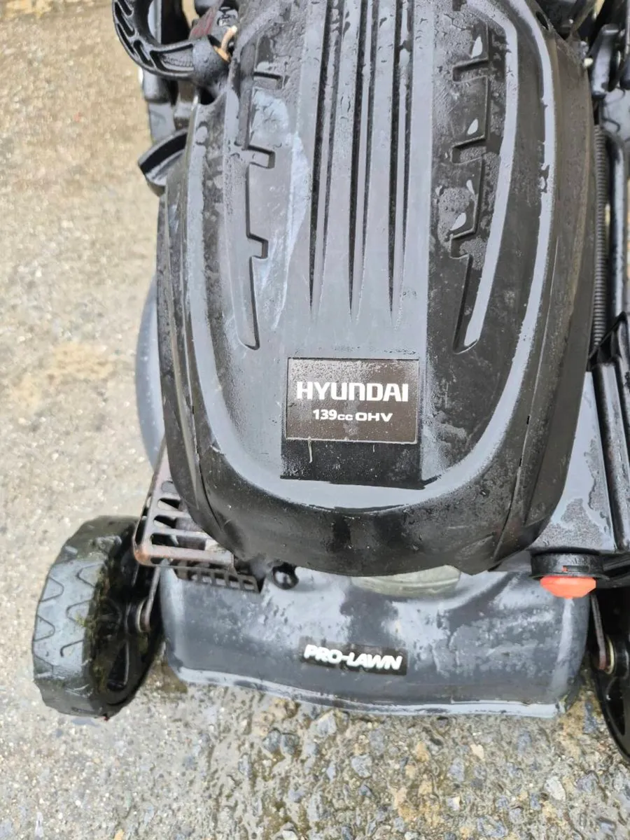 Hyundal self Drive lawnmower - Image 2