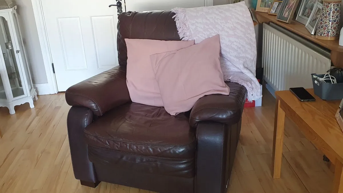 Granfort Chocolate Brown Leather Suite - Image 2