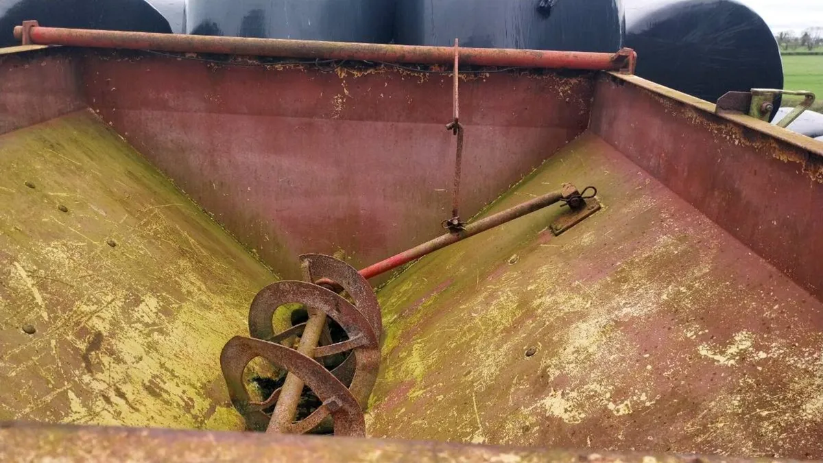 Firtilizer spreader - Image 1