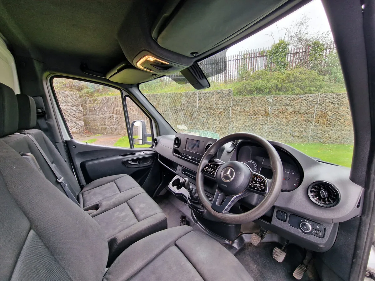 Mercedes Sprinter Luton Box - Image 4