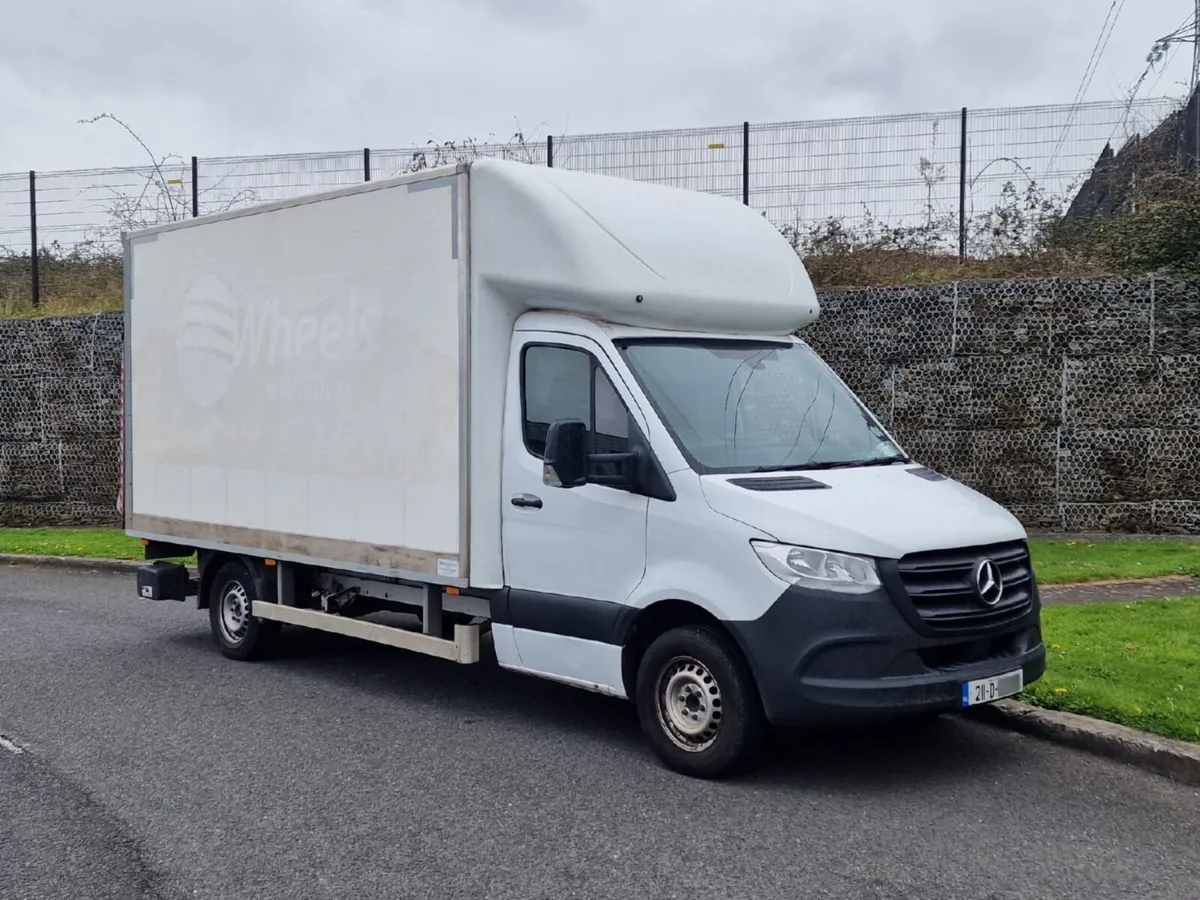 Mercedes Sprinter Luton Box - Image 1