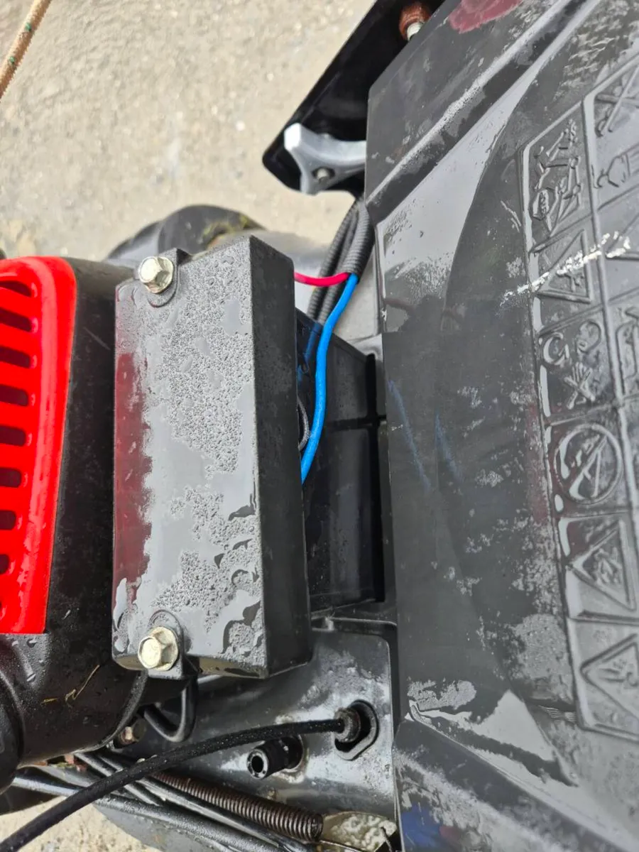 Green Hill self Drive lawnmower - Image 2