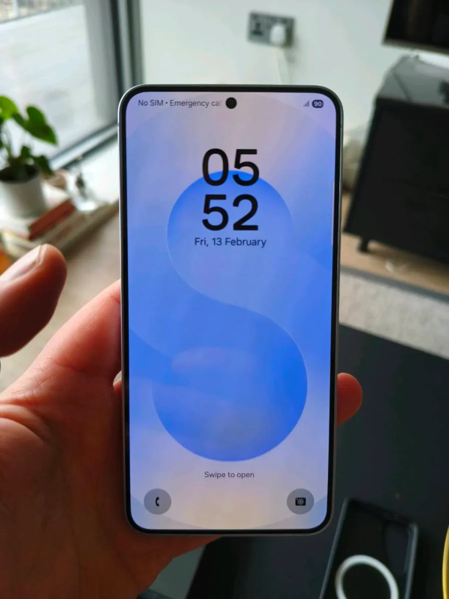 Samsung S25 - Image 1