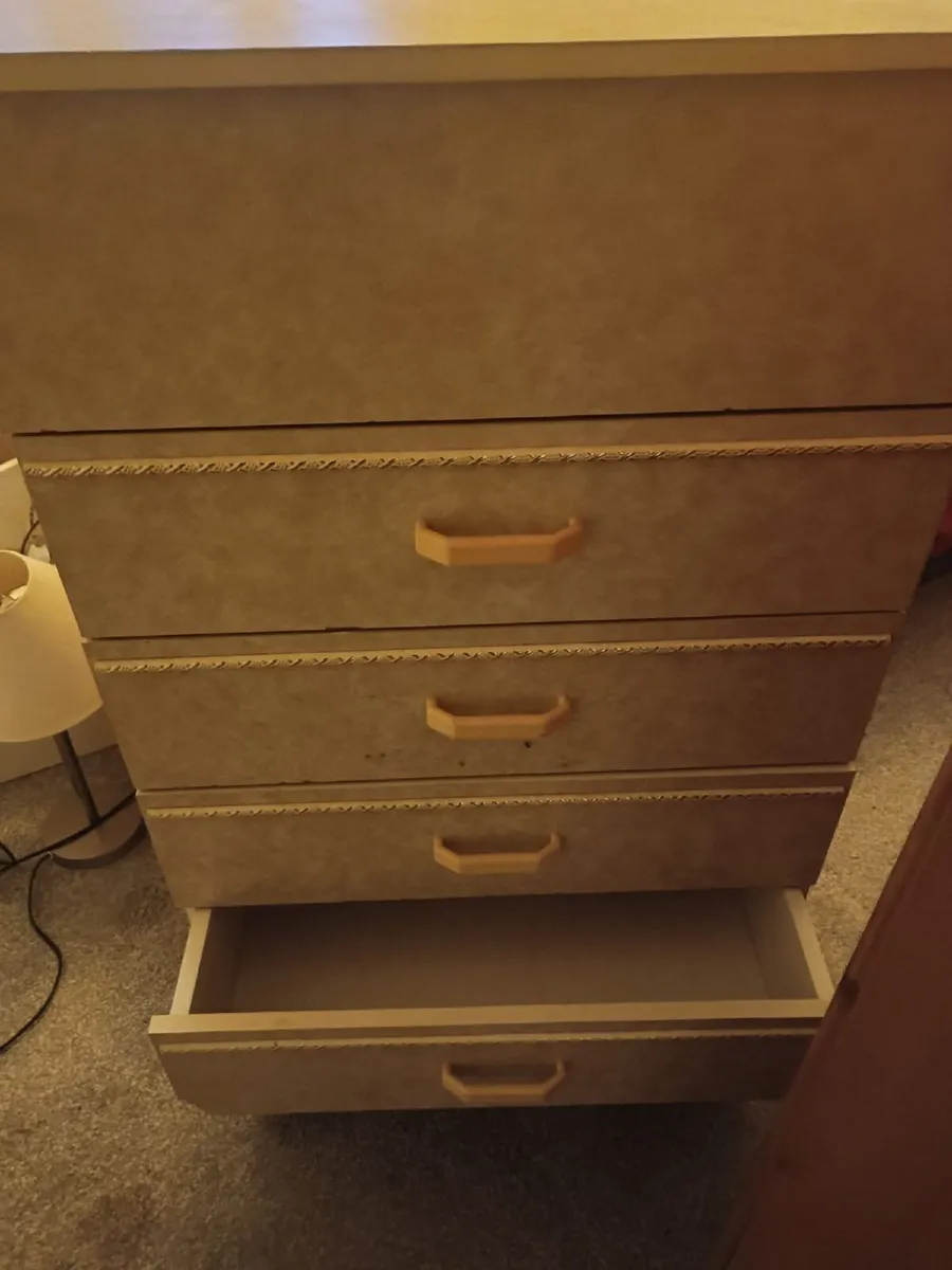 Chest of drawers. - Image 1