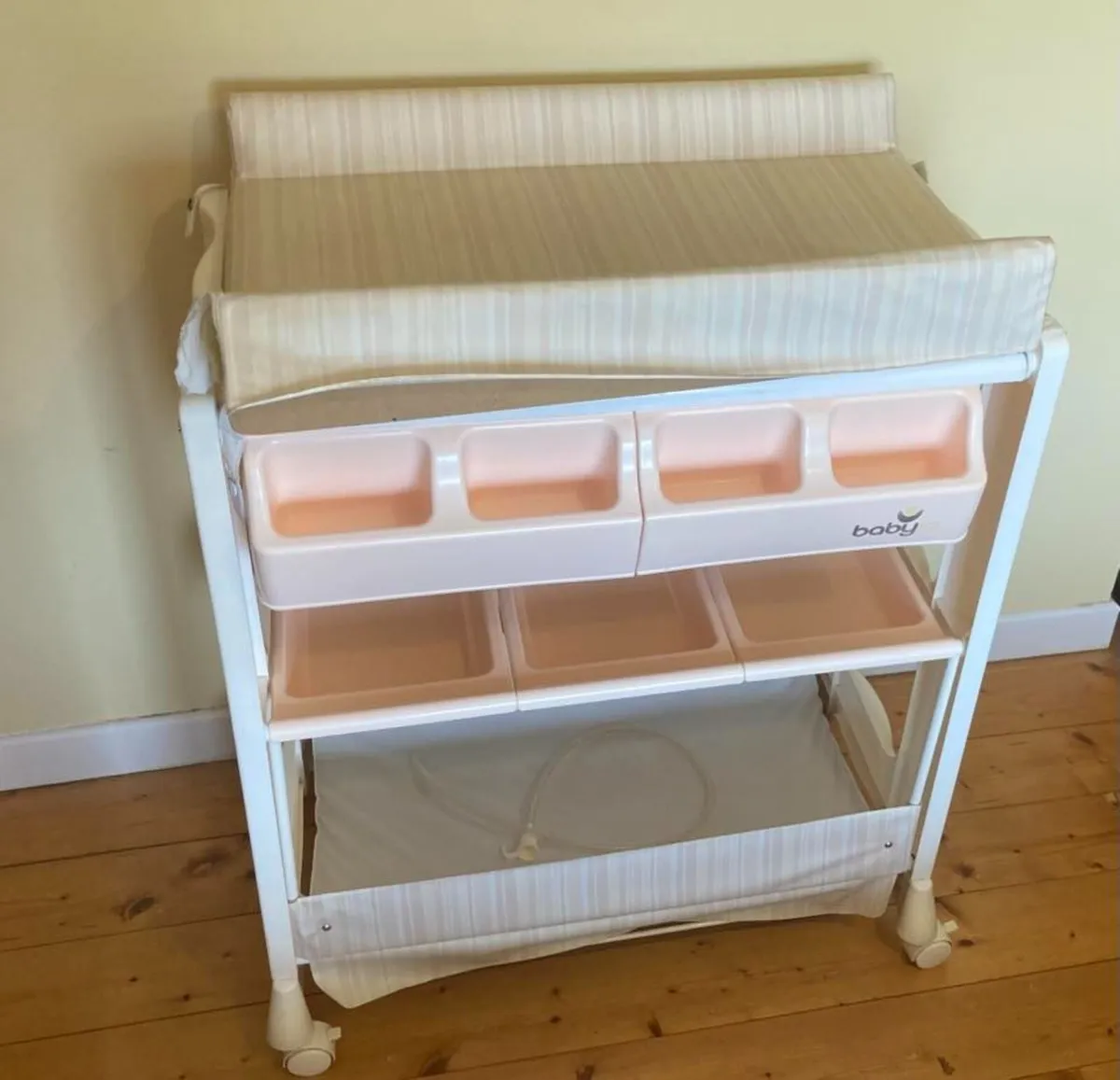 Babylo Changing Station with Built-In Bath - Image 2