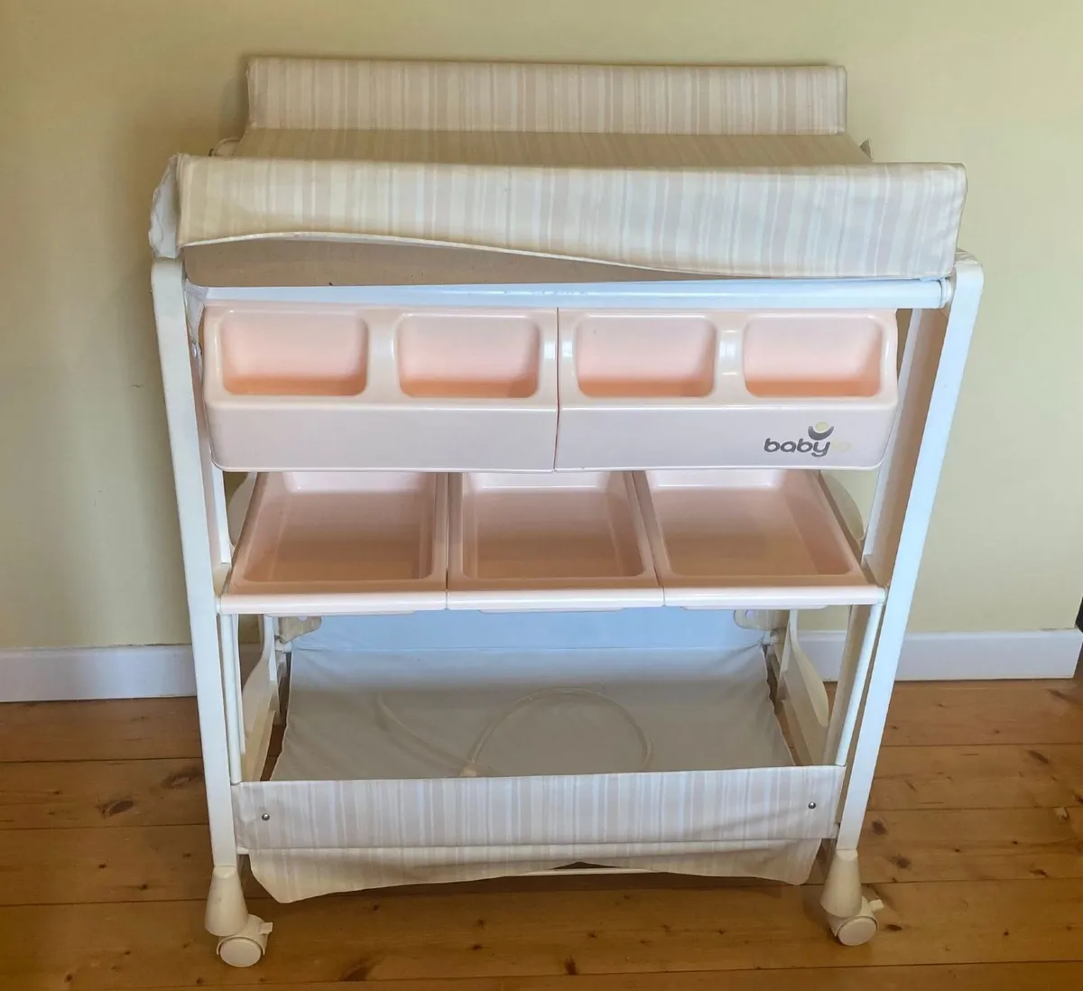 Babylo Changing Station with Built-In Bath - Image 1