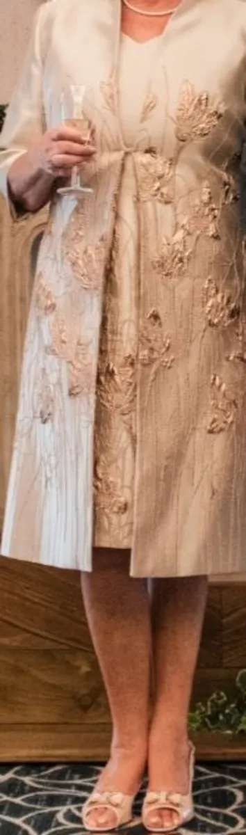 Mother of bride/groom outfit - Image 2