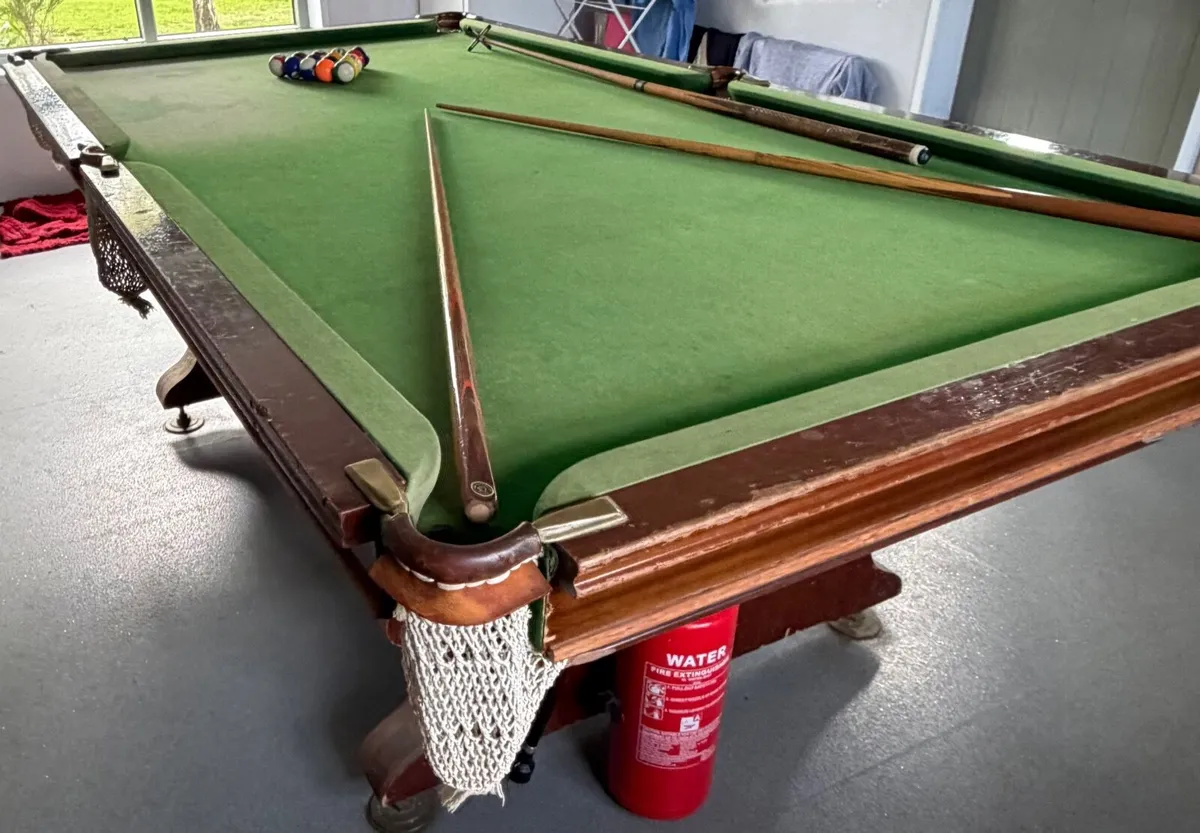 Pool table - Image 2