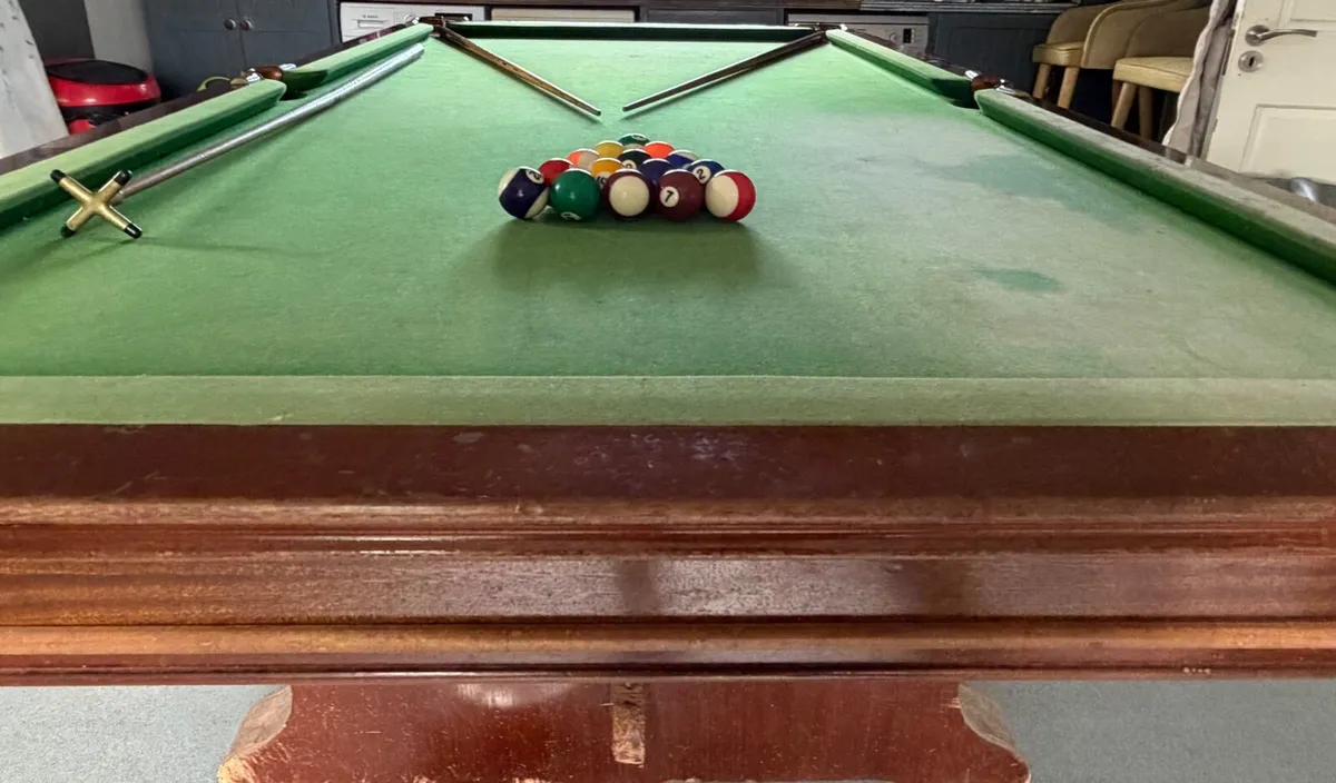 Pool table - Image 1