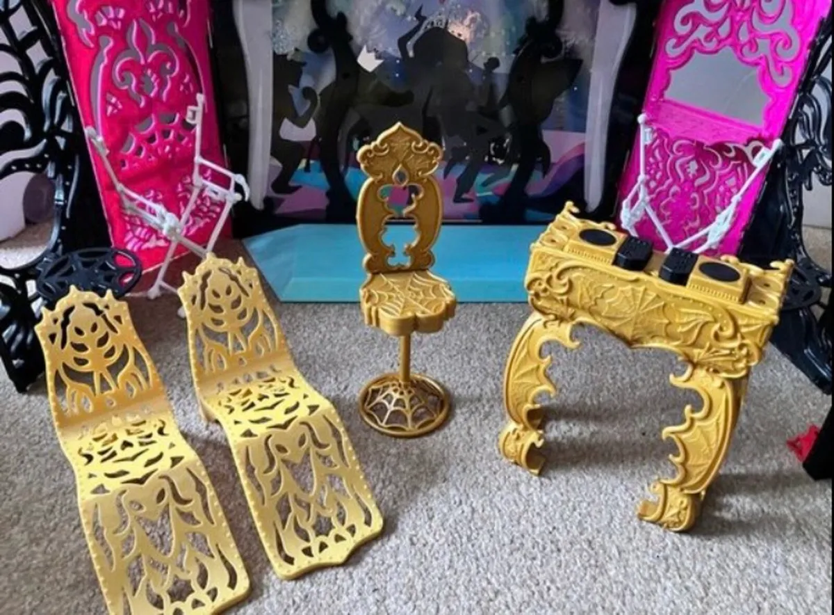 Monster High accessories/toys - Image 2