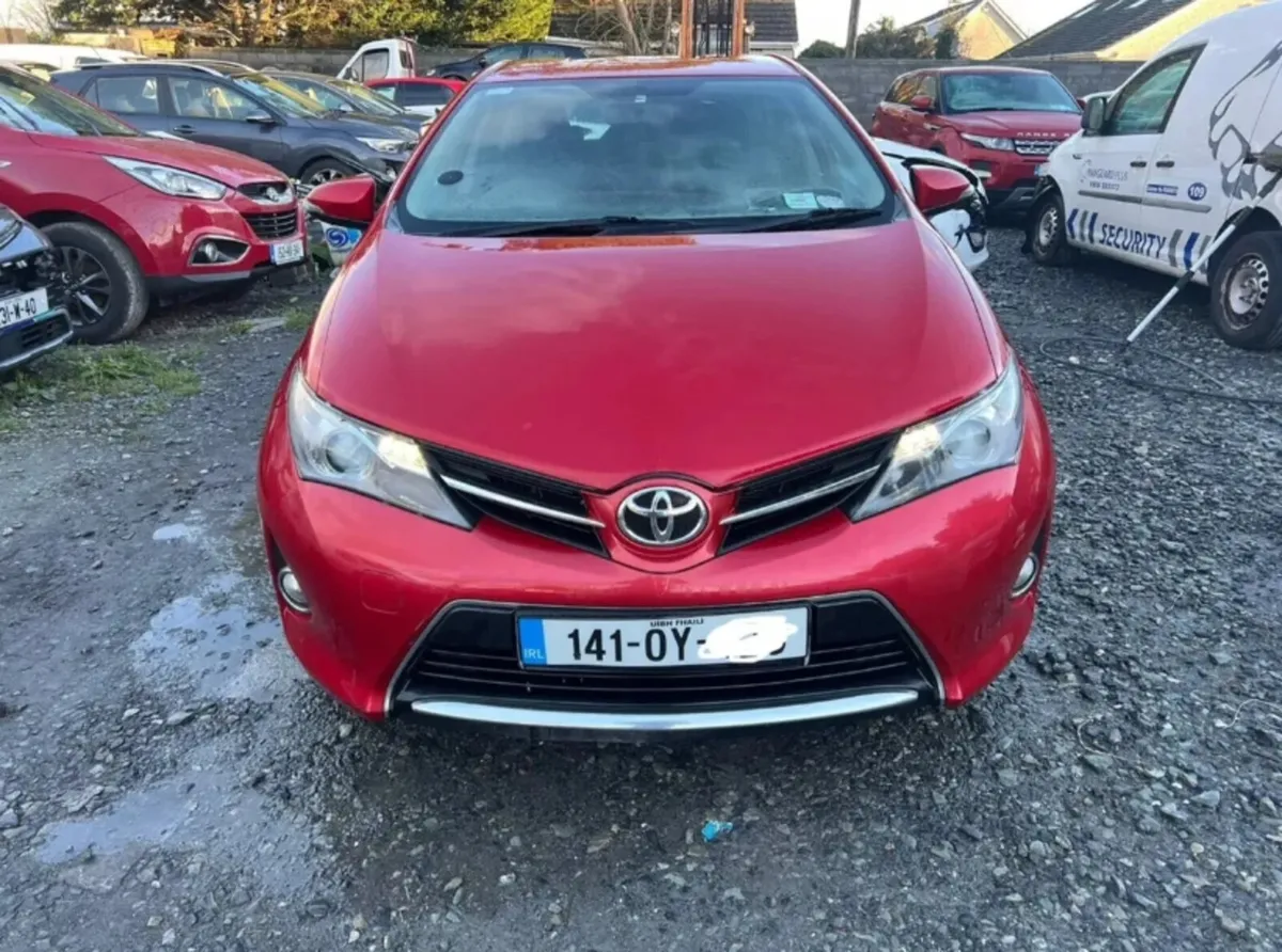 2014 Toyota Auris 1.4 Diesel Driving - Image 1