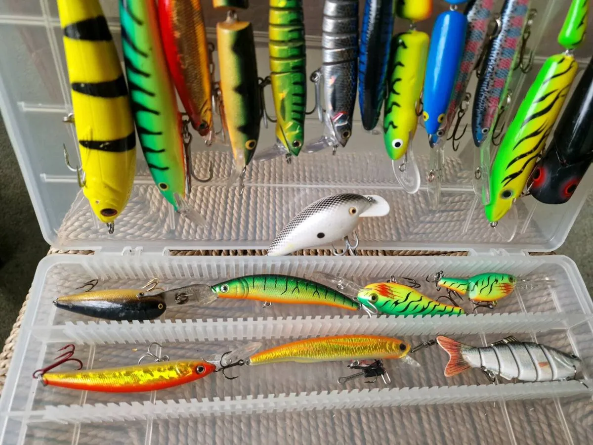 21 MIXED LURES AS NEW - Image 2