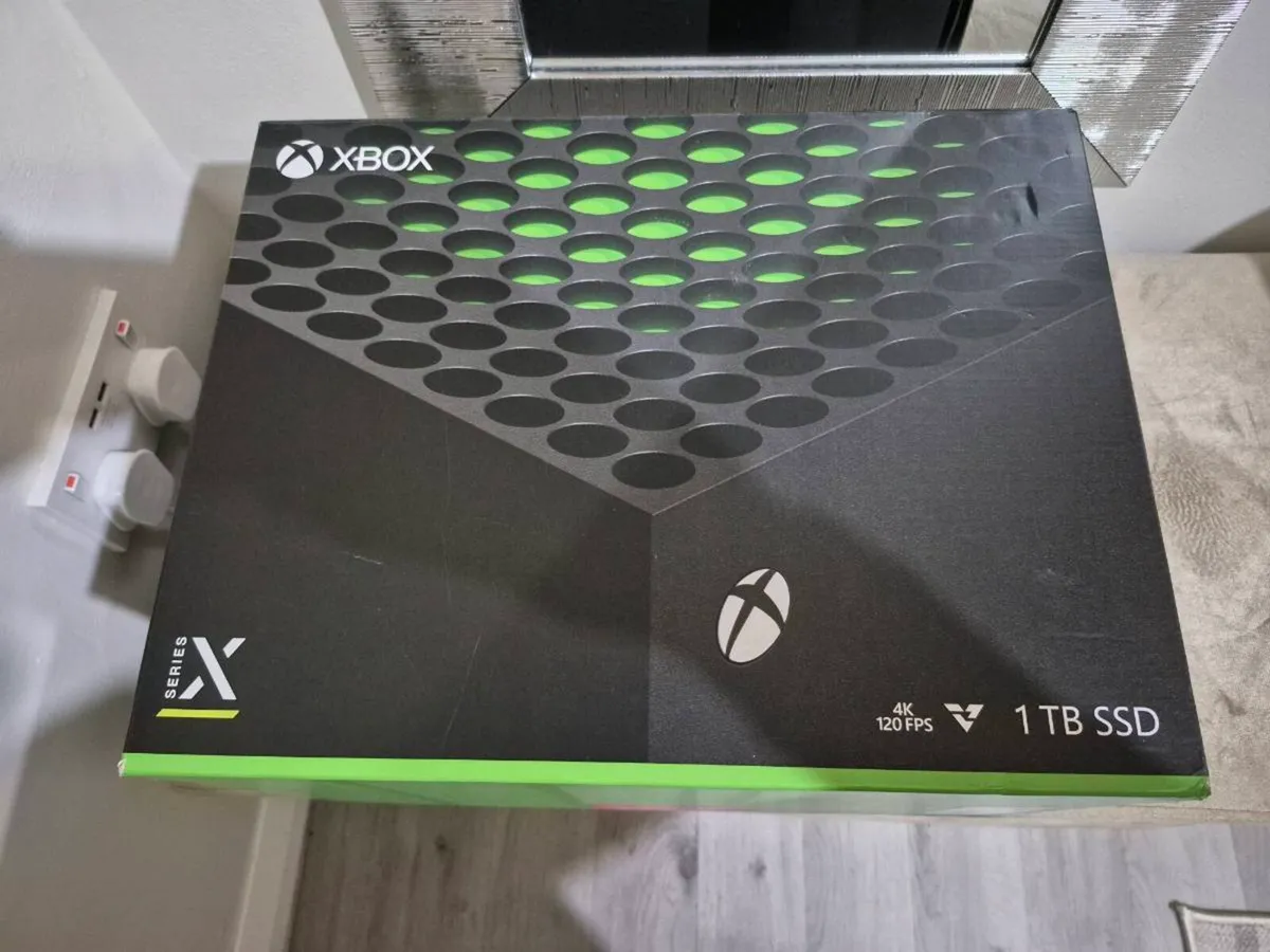 Xbox Series X 1TB -Boxed,Carry Case,Battery Packs - Image 4