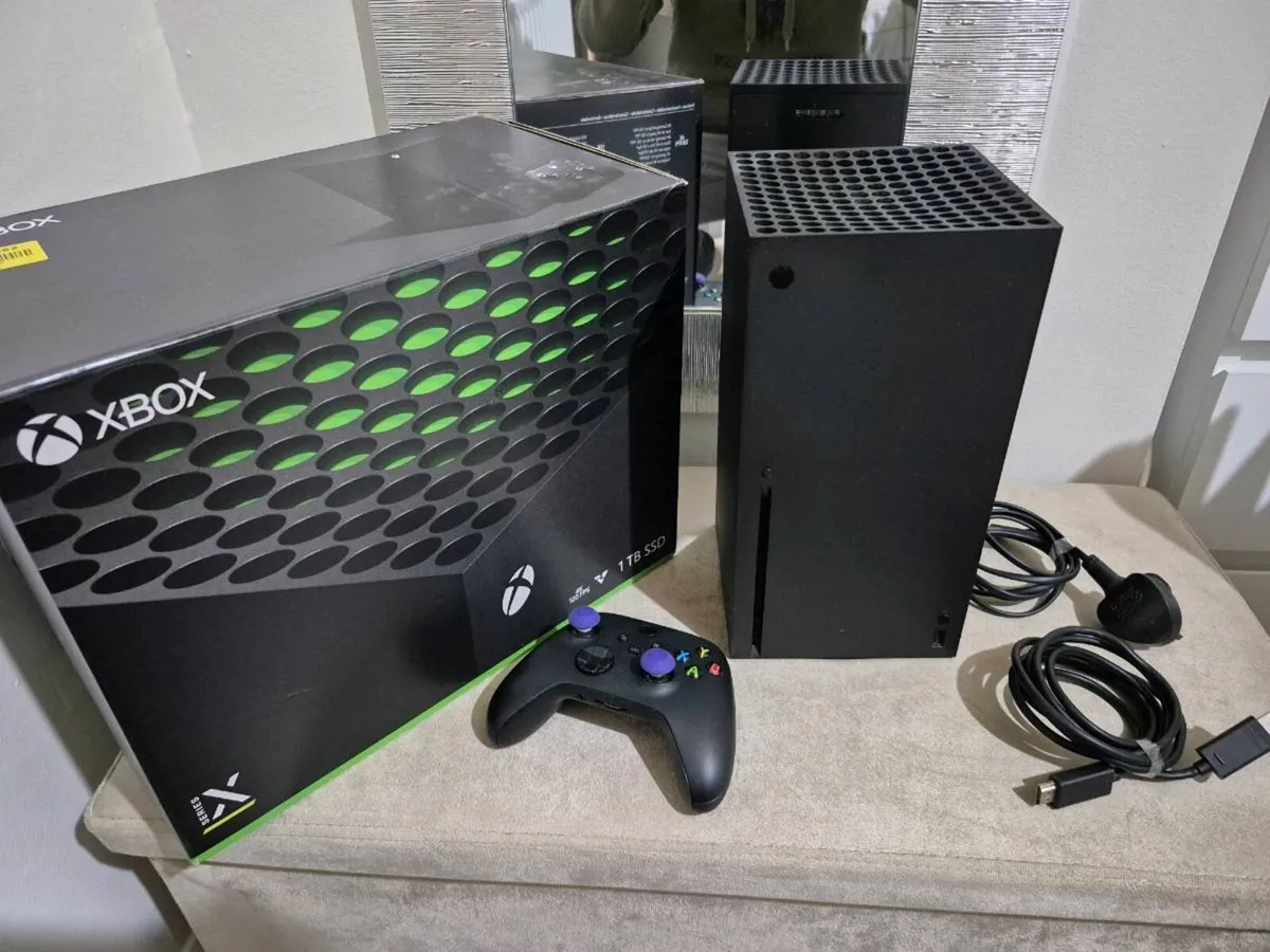 Xbox Series X 1TB -Boxed,Carry Case,Battery Packs - Image 1