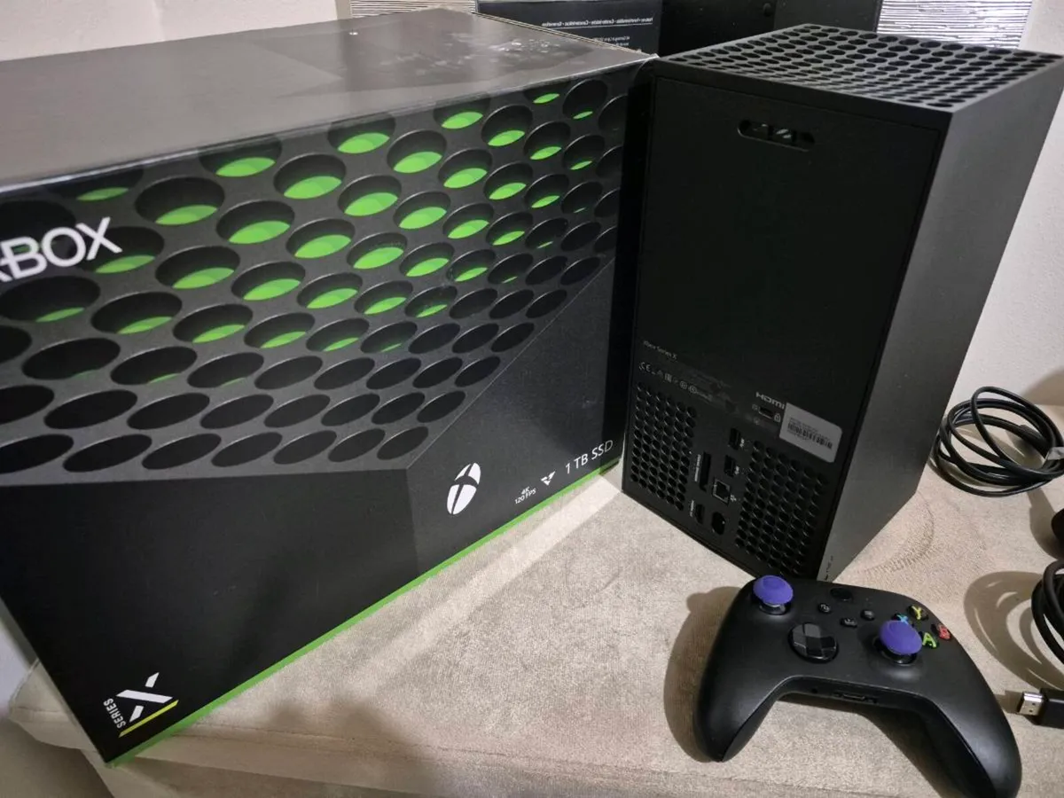 Xbox Series X 1TB -Boxed,Carry Case,Battery Packs - Image 2