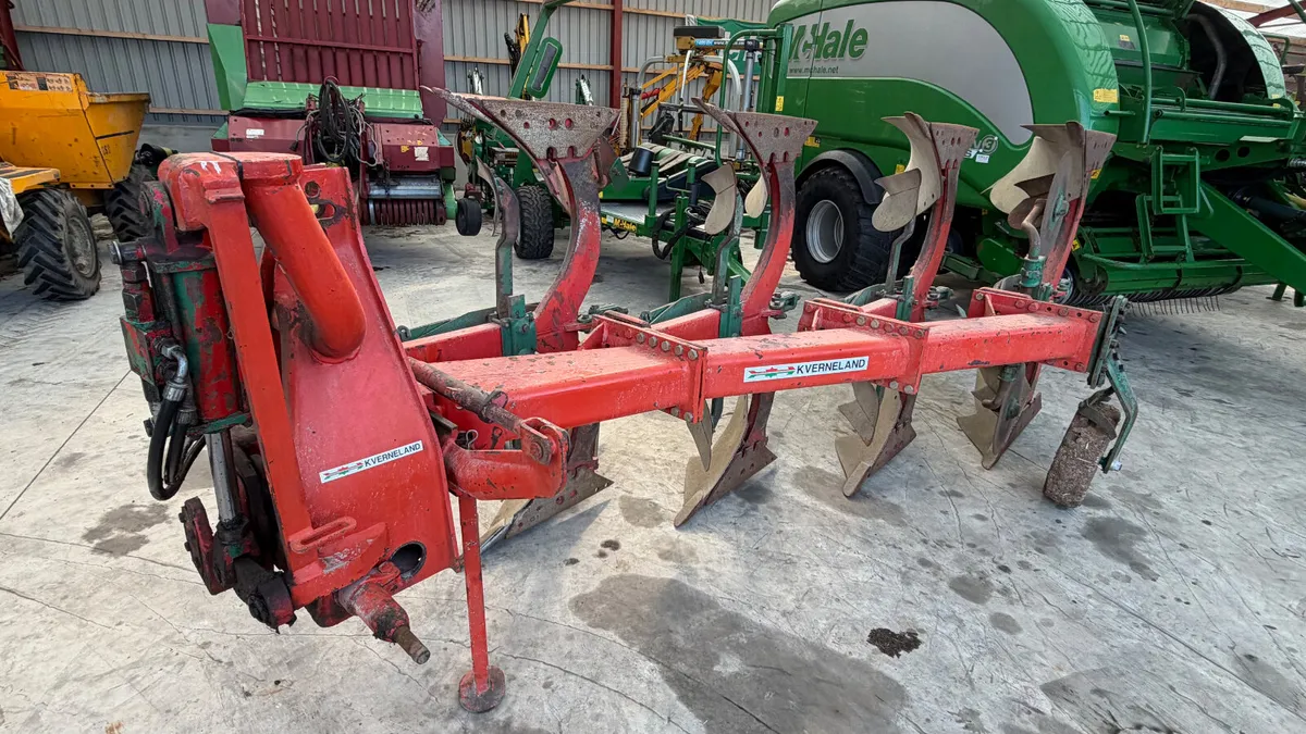 Kverneland 4 furrow plough - Image 1