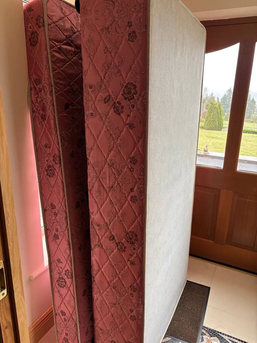 Single bed - Image 1