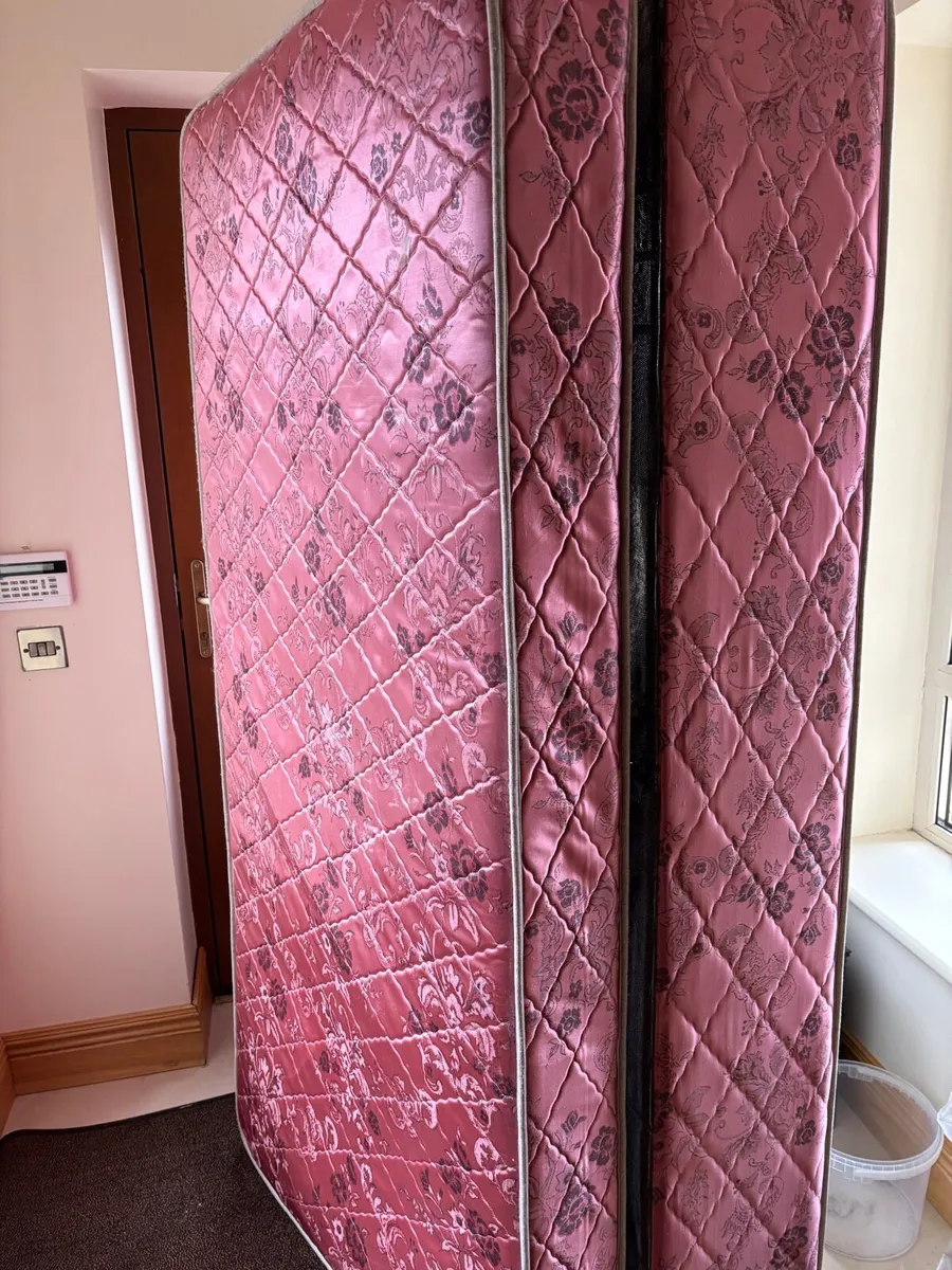 Single bed - Image 2