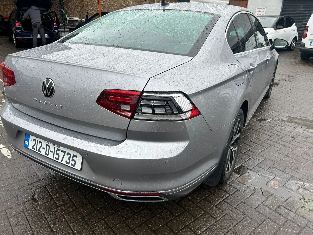 212 VW PASSAT ELEGANCE 2.0TDI - Image 2