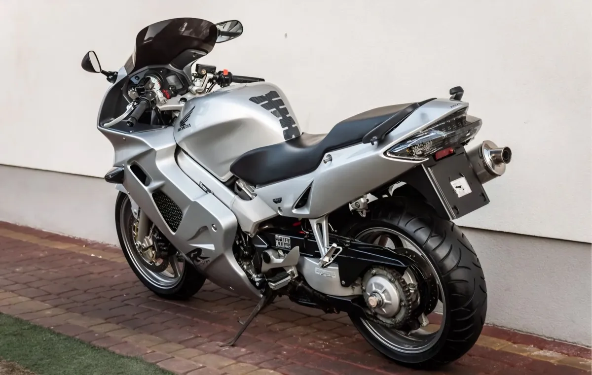 Honda VFR 800fi - Image 3
