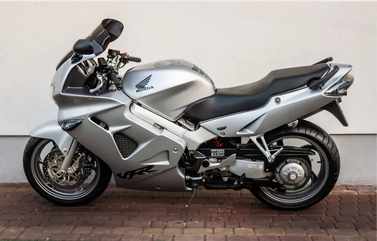 Honda VFR 800fi - Image 4