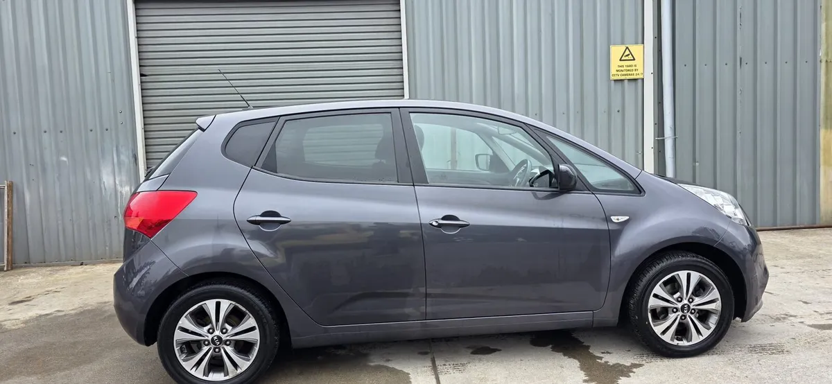 152 KIA VENGA AUTO - Image 4