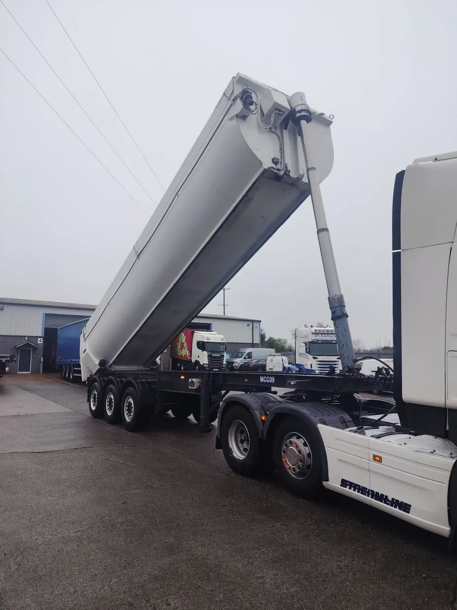 2012 Insulated Aggregate tipping trailer Kelburg - Image 2