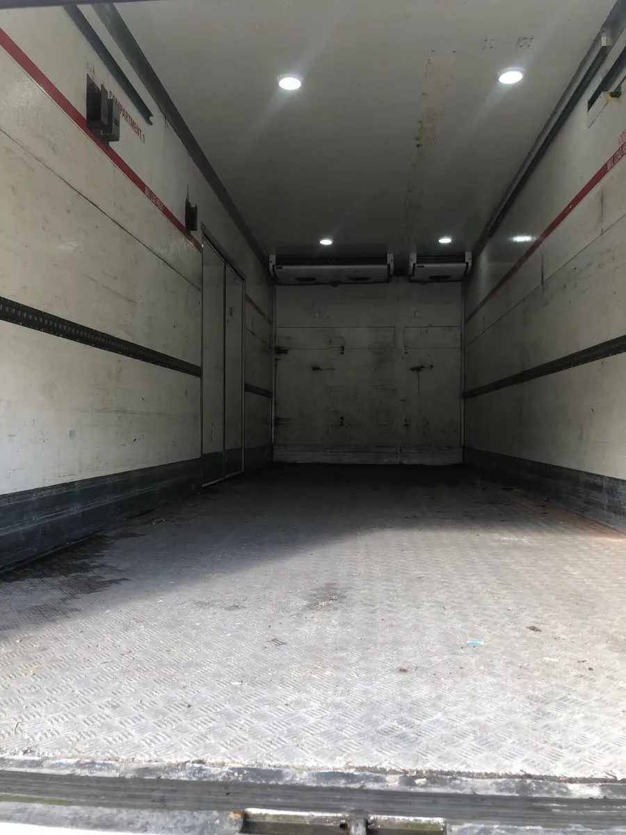 INSULATED FRIDGE BODY STORAGE CONTAINER 26FT - Image 4