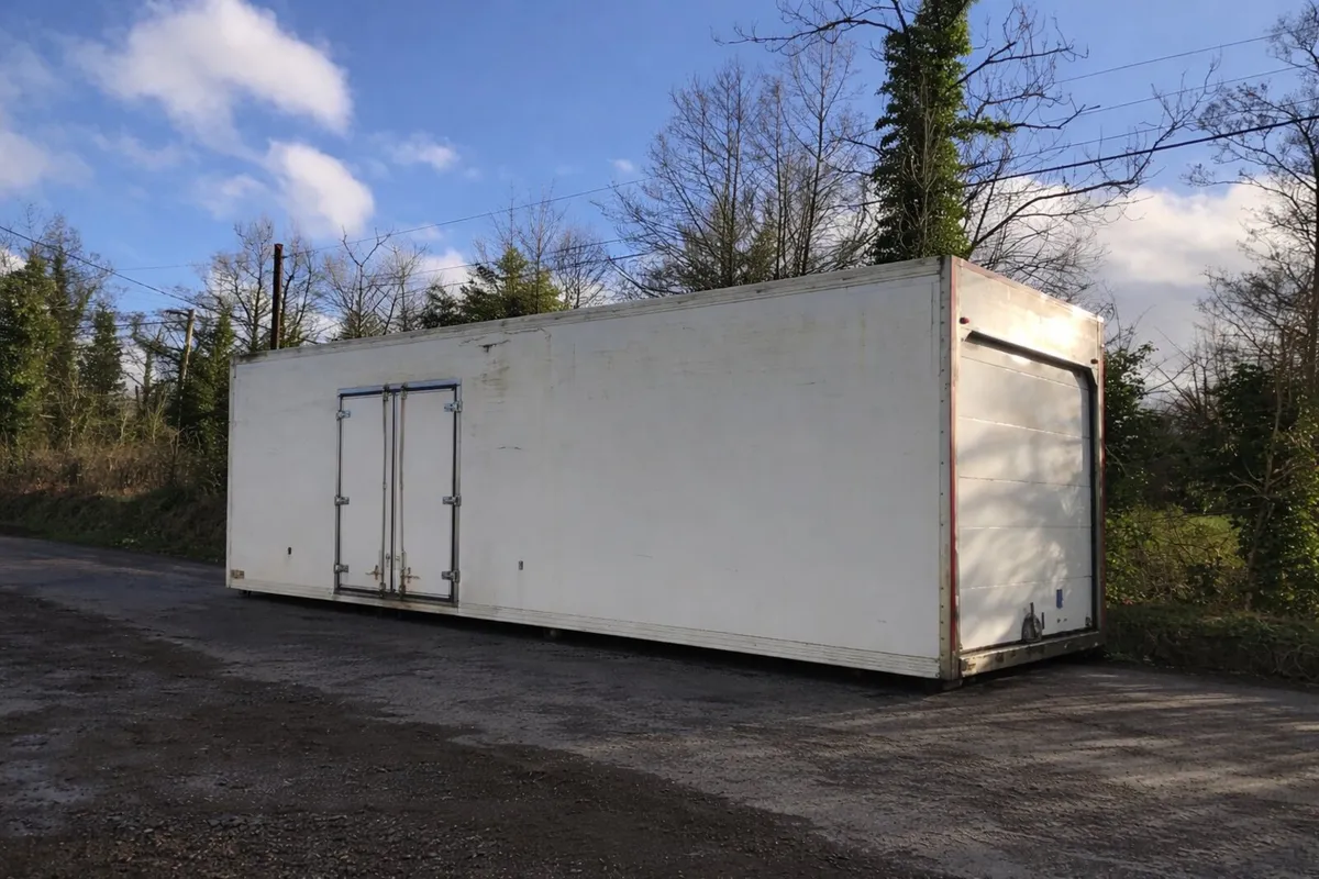 INSULATED FRIDGE BODY STORAGE CONTAINER 26FT - Image 1