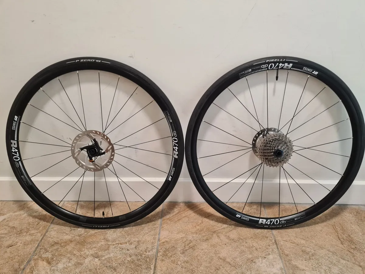 Wheelset for road bike with disc brakes - Image 1