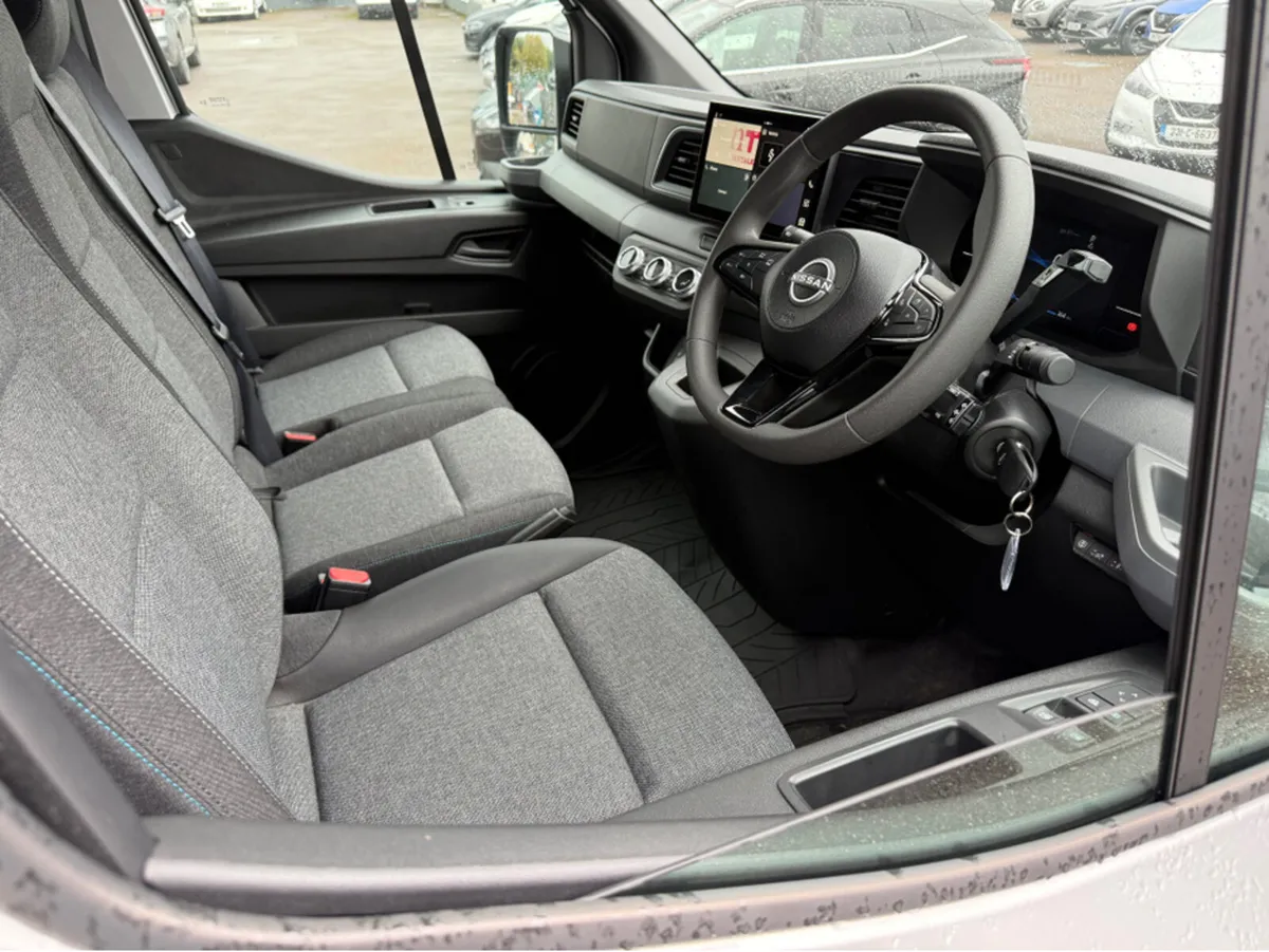 Nissan Interstar 87 kWh SV Premium L2H2 EV VAN - u - Image 4