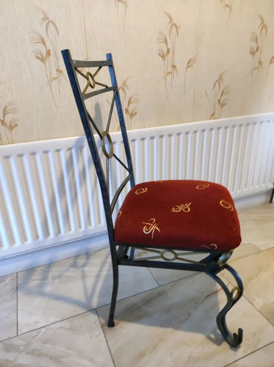 Wrought iron table and 6 chairs - Image 3