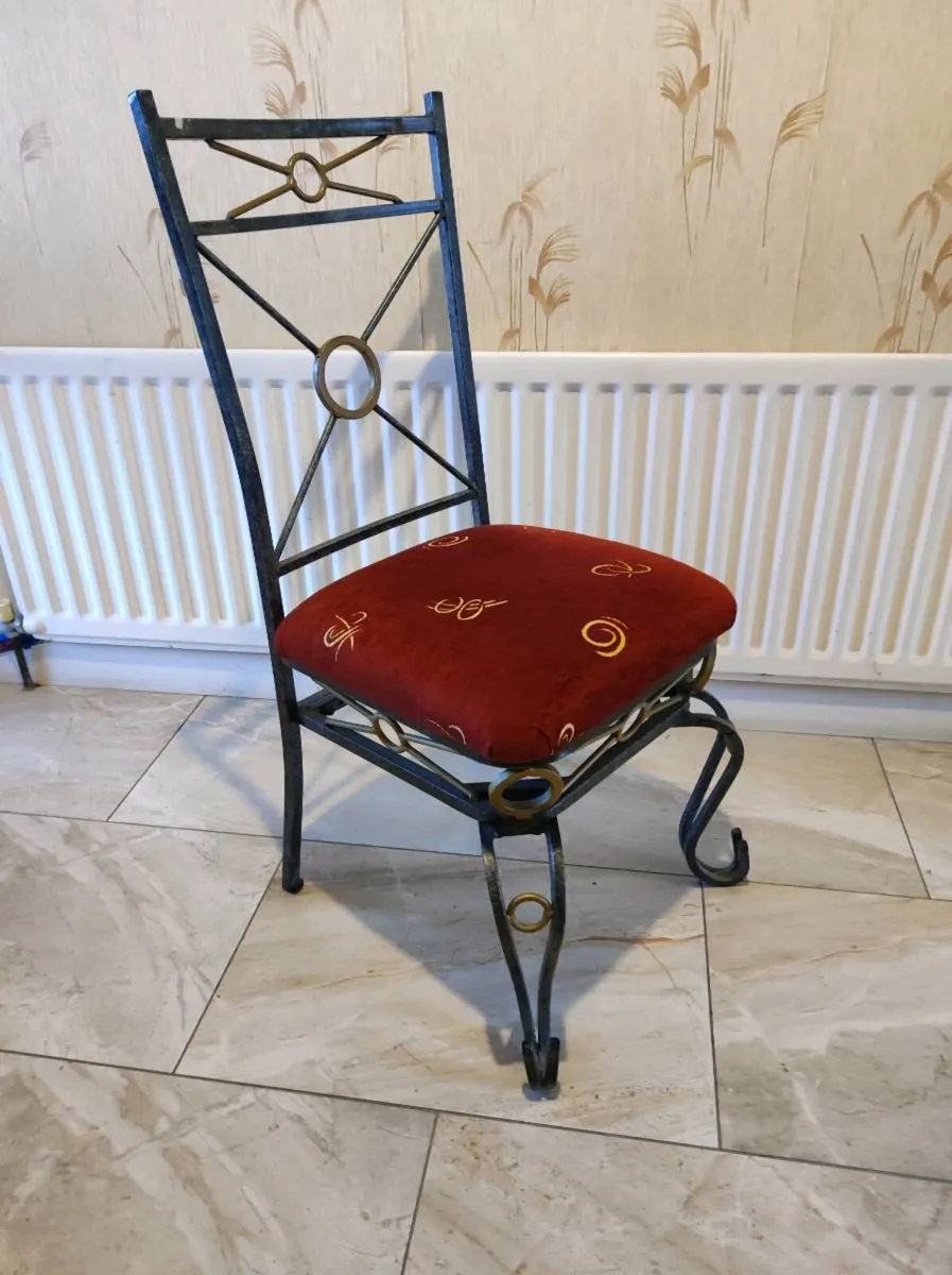 Wrought iron table and 6 chairs - Image 2