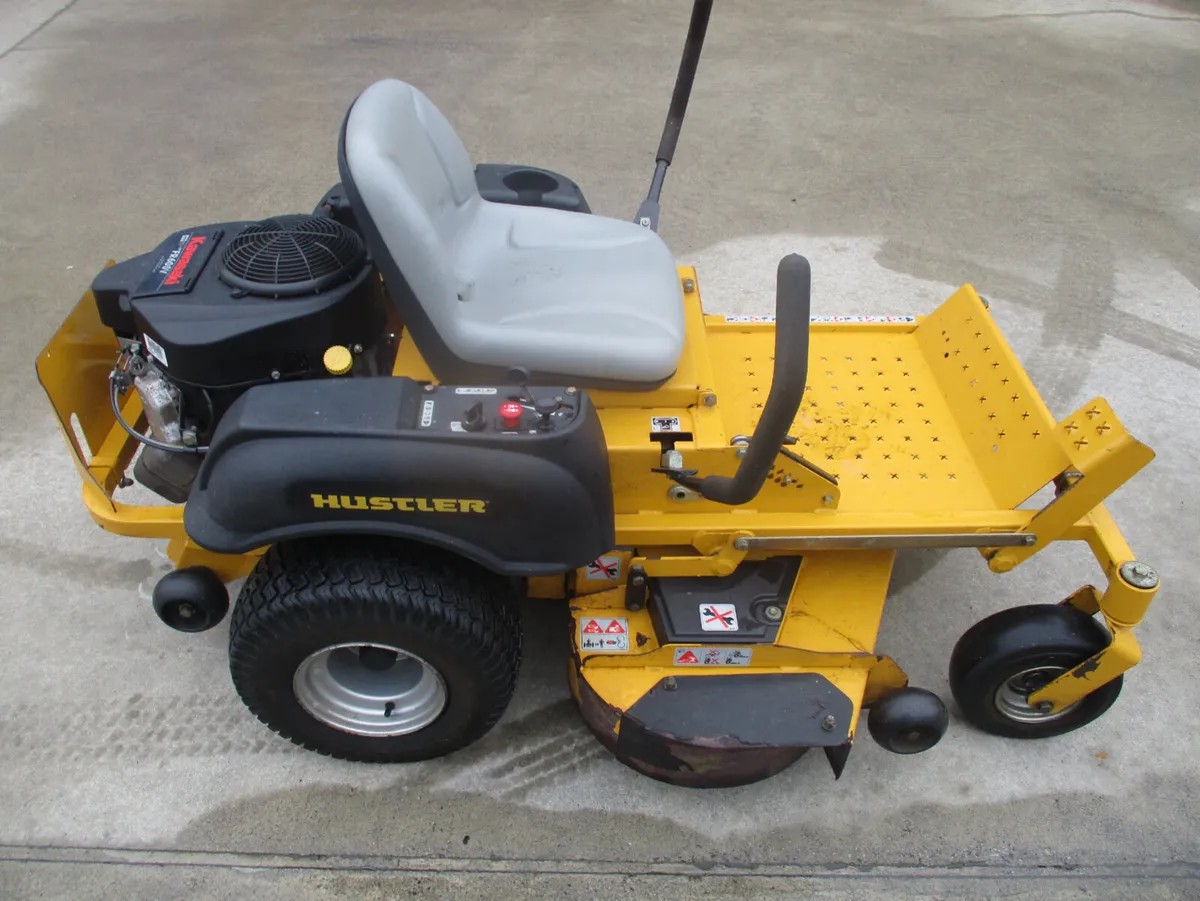 Hustler sport zero turn mower - Image 3