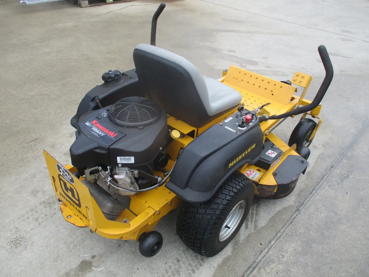 Hustler sport zero turn mower - Image 4