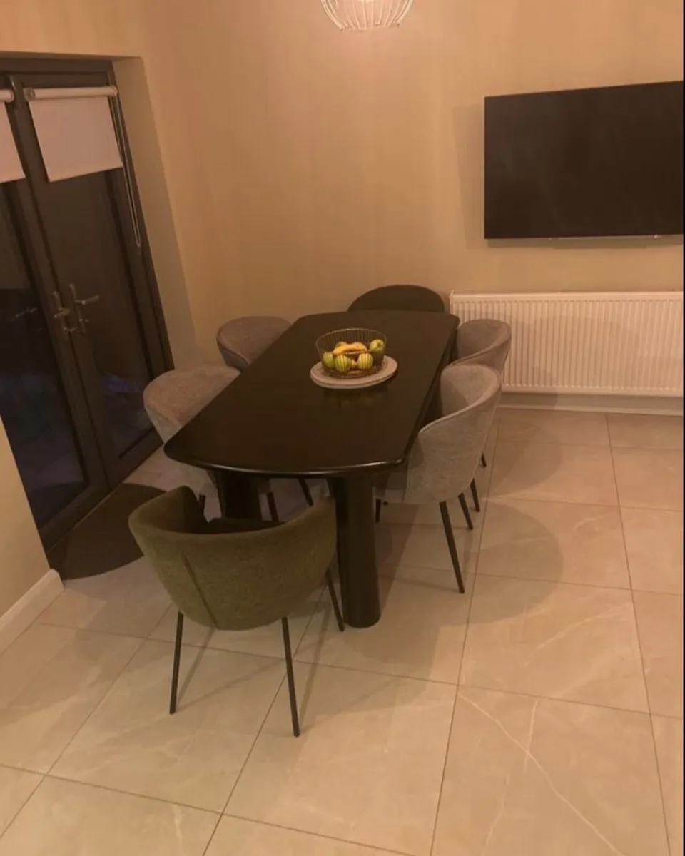 Dining table - Image 3