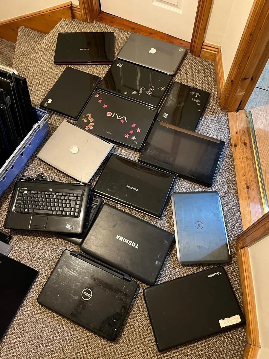JOBLOT of 60 laptops for parts or repair - Image 3