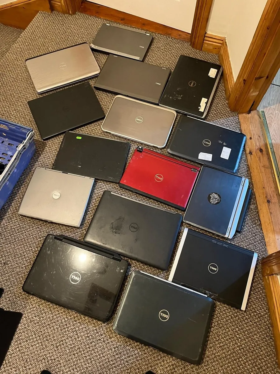 JOBLOT of 60 laptops for parts or repair - Image 2