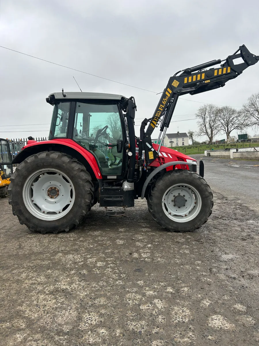 2017 Massey Ferguson 5712 c/w New loader - Image 4