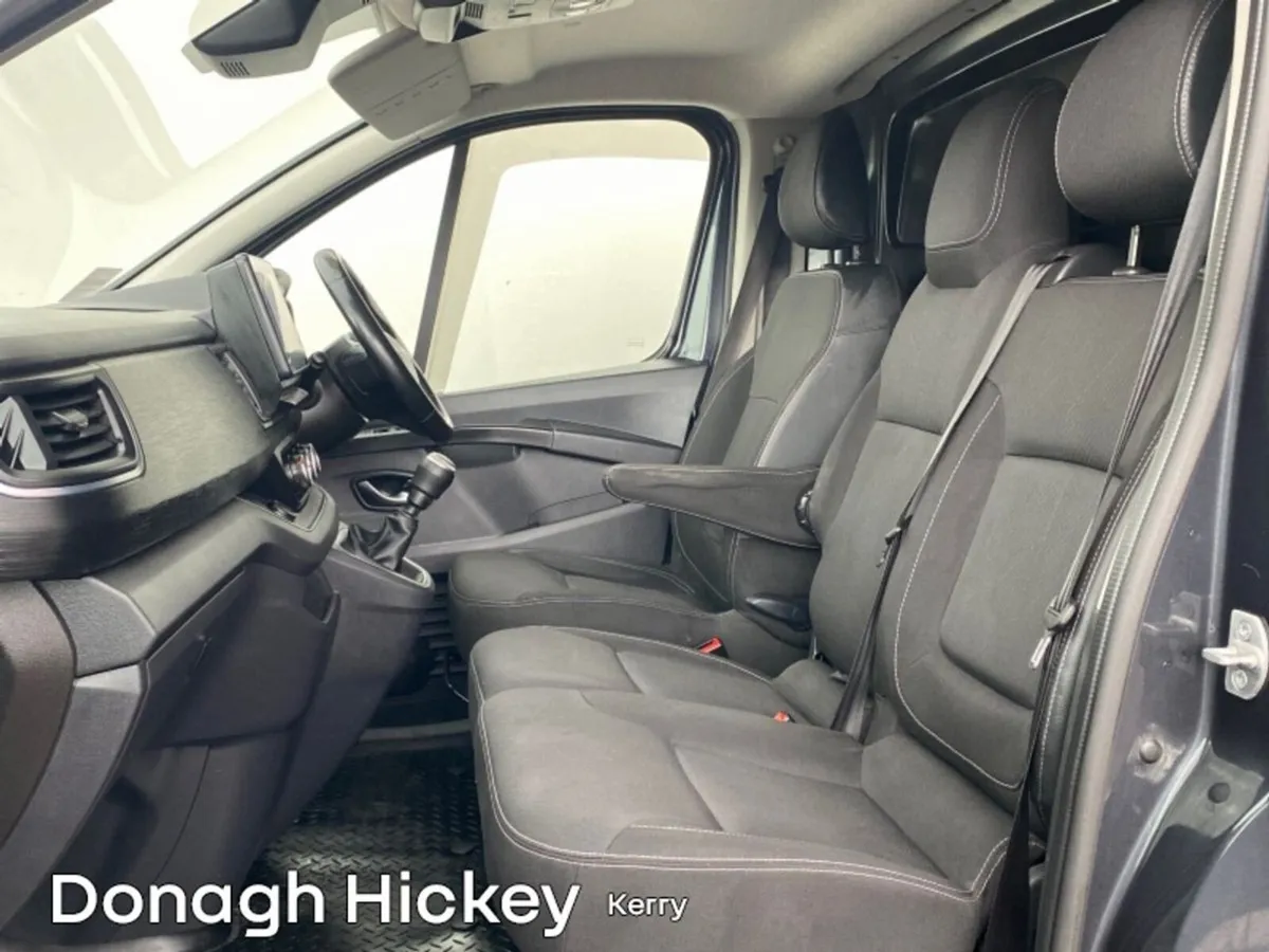 Renault Trafic TRAFIC LL30 BLUE DCI 130 SPORT - Image 4